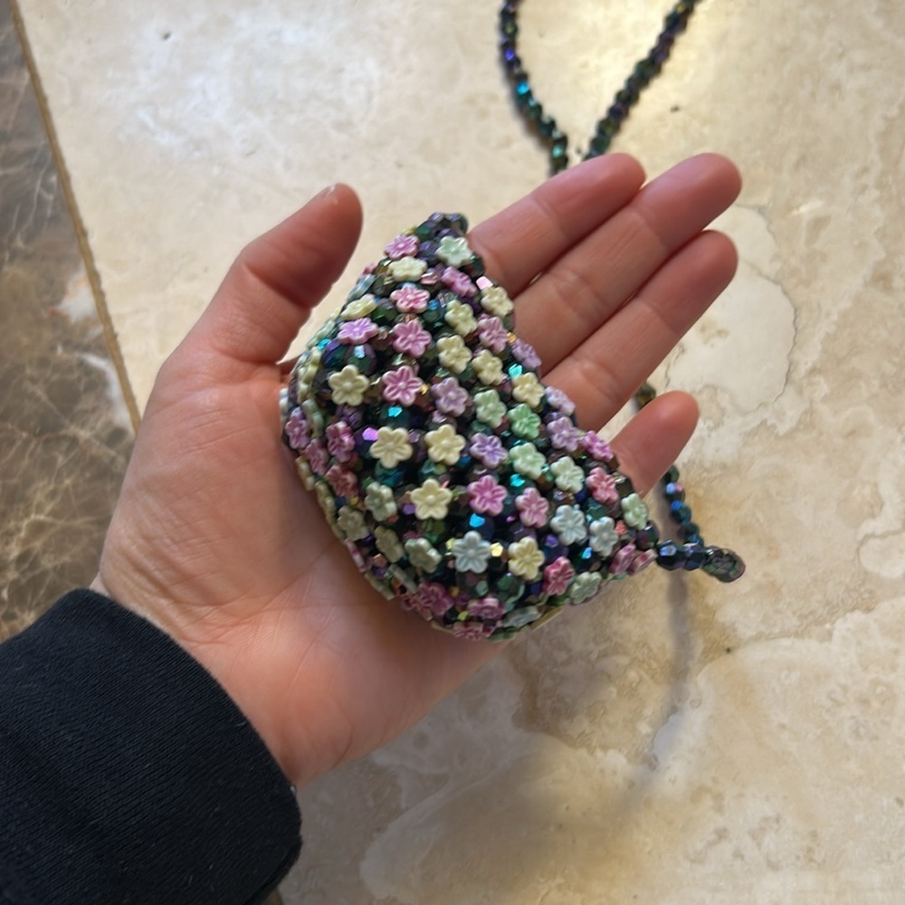 Beaded Crossbody coin purse with Multicolor Design - Picture 2 of 3
